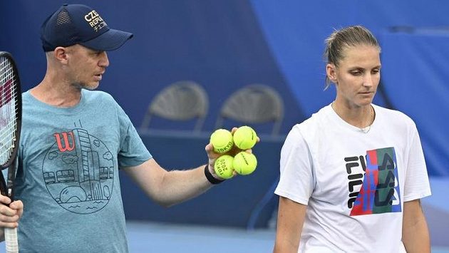 Karolína Plíšková při tréninku. Karolína Plíšková při tréninku.