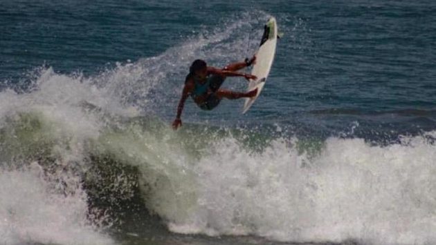 Brazilská surfařka Luzimara Souzaová zemřela po zásahu bleskem. Brazilská surfařka Luzimara Souzaová zemřela po zásahu bleskem.