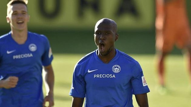 Střelec Kamso Mara z Liberce se raduje z gólu z penalty. Střelec Kamso Mara z Liberce se raduje z gólu z penalty.