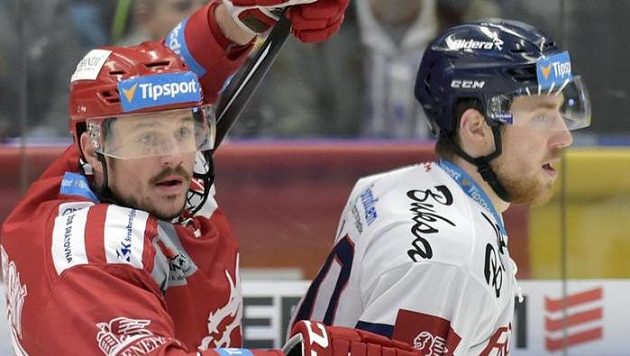 Zleva Vladimír Dravecký z Třince a Jakub Lev z Vítkovic. Zleva Vladimír Dravecký z Třince a Jakub Lev z Vítkovic.