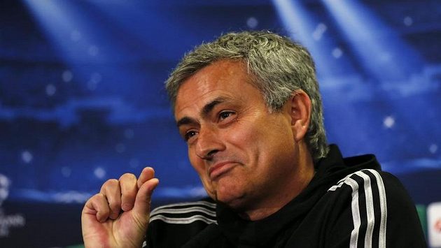 "Takhle malinkou šanci máme na postup," vtipkoval trenér Chelsea José Mourinho před odvetou čtvrtfinále Ligy mistrů proti PSG. "Takhle malinkou šanci máme na postup," vtipkoval trenér Chelsea José Mourinho před odvetou čtvrtfinále Ligy mistrů proti PSG.