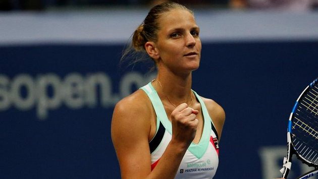Vítězné gesto Karolíny Plíškové na konci zápasu 1. kola US Open proti Polce Linettové. Vítězné gesto Karolíny Plíškové na konci zápasu 1. kola US Open proti Polce Linettové.