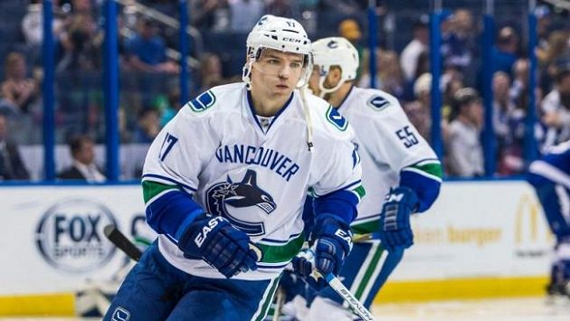 Radim Vrbata se v letošní sezóně NHL zatím dost trápí. Radim Vrbata se v letošní sezóně NHL zatím dost trápí.