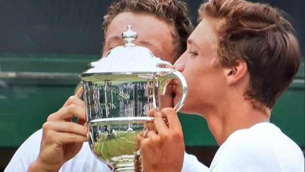 Jonáš Forejtek a Jiří Lehečka vyhráli ve Wimbledonu juniorskou čtyřhru Jonáš Forejtek a Jiří Lehečka vyhráli ve Wimbledonu juniorskou čtyřhru
