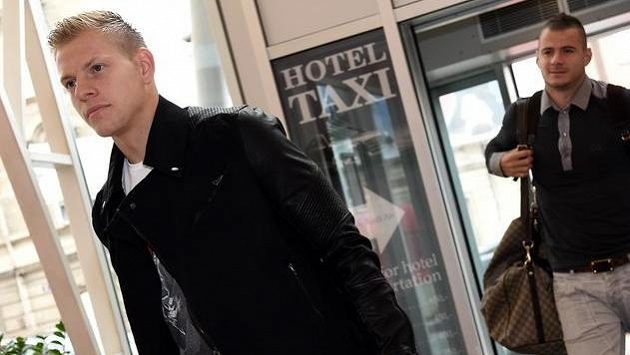 Matěj Vydra (vpředu) a Daniel Pudil z Watfordu. Matěj Vydra (vpředu) a Daniel Pudil z Watfordu.