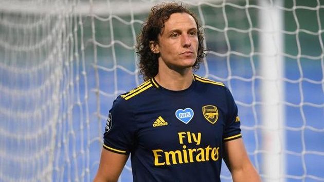 Obránce Arsenalu David Luiz Obránce Arsenalu David Luiz