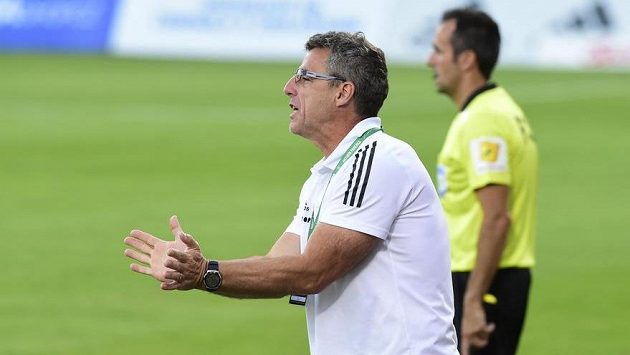 Trenér Bohemians Luděk Klusáček při utkání na Hané. Trenér Bohemians Luděk Klusáček při utkání na Hané.