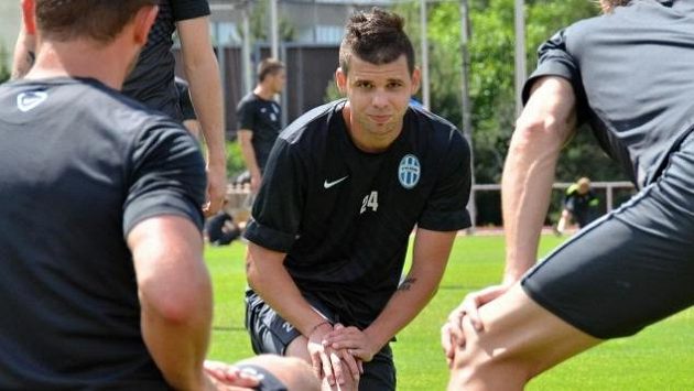 Michal Ďuriš si proti Lyonu zahrál na jaře s Plzní a teď proti němu vyruzkuje zase. Michal Ďuriš si proti Lyonu zahrál na jaře s Plzní a teď proti němu vyruzkuje zase.