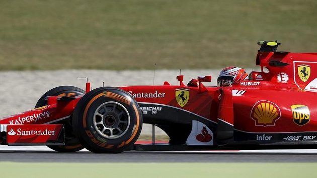 Ferrari Kimiho Räikkönena si mne ruce, náleží mu královské prémie... Ferrari Kimiho Räikkönena si mne ruce, náleží mu královské prémie...