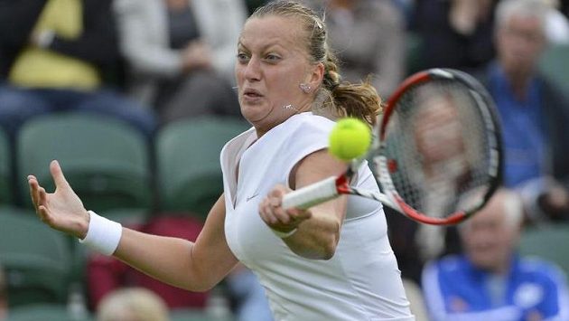 Petra Kvitová v utkání 1. kola Wimbledonu. Petra Kvitová v utkání 1. kola Wimbledonu.