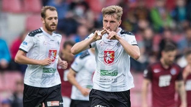 Jakub Šípek z Hradce oslavuje gól na Spartě. Jakub Šípek z Hradce oslavuje gól na Spartě.