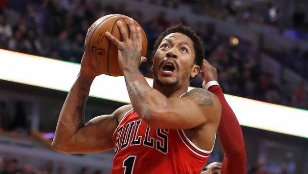 Derrick Rose (1) z Chicaga v utkání s Clevelandem. Derrick Rose (1) z Chicaga v utkání s Clevelandem.