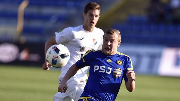 Petr Nerad (vpředu) z Jihlavy a ostravský Lukáš Vraštil. Petr Nerad (vpředu) z Jihlavy a ostravský Lukáš Vraštil.