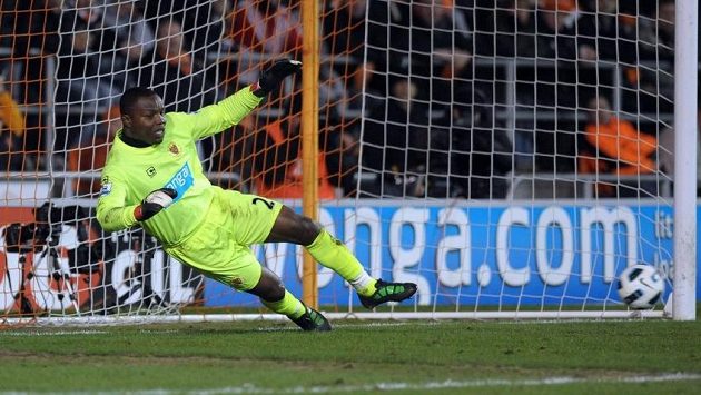Richard Kingson v bráně Blackpoolu inkasuje z penalty od Franka Lamparda z Chelsea. Richard Kingson v bráně Blackpoolu inkasuje z penalty od Franka Lamparda z Chelsea.