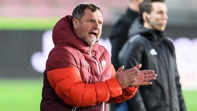 Trenér Sparty Praha Pavel Vrba během utkání s Teplicemi. Trenér Sparty Praha Pavel Vrba během utkání s Teplicemi.