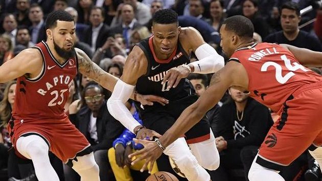 Basketbalisté Houstonu zvítězili na palubovce Toronta Basketbalisté Houstonu zvítězili na palubovce Toronta