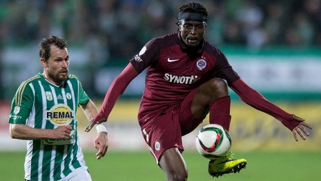 Obránce Costa (vpravo) bude pokračovat ve Spartě. Obránce Costa (vpravo) bude pokračovat ve Spartě.
