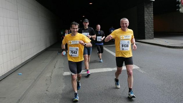 Michal Rezek (vpravo) umí skloubit klavír a běhání. Někdy ale tělo bolí. Michal Rezek (vpravo) umí skloubit klavír a běhání. Někdy ale tělo bolí.