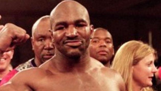Evander Holyfield hlásí návrat. Evander Holyfield hlásí návrat.