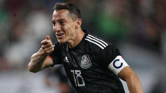 Mexický středopolař Andres Guardado oslavuje svoji trefu do sítě Kanady. Mexický středopolař Andres Guardado oslavuje svoji trefu do sítě Kanady.