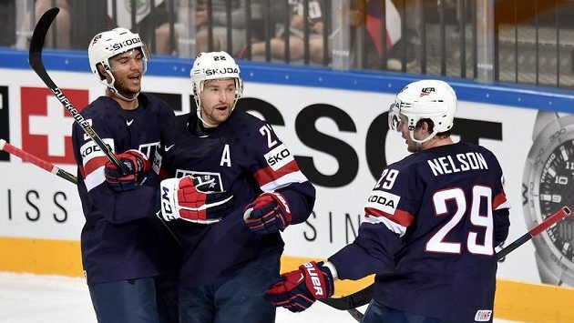 Hokejisté USA oslavují druhý gól během utkání o 3. místo. Hokejisté USA oslavují druhý gól během utkání o 3. místo.