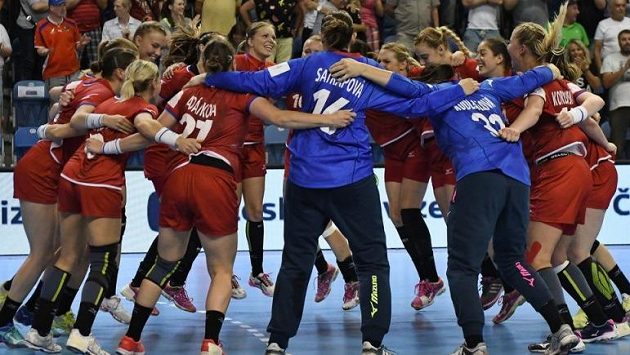 České házenkářky se radují z postupu České házenkářky se radují z postupu