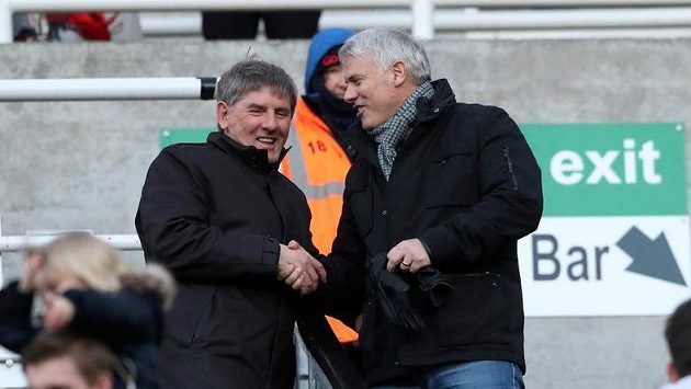 Peter Beardsley (vlevo), kouč týmu do 23 let v Newcastlu. Peter Beardsley (vlevo), kouč týmu do 23 let v Newcastlu.