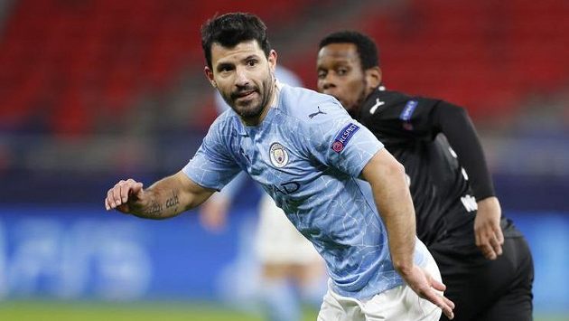 Fotbalista Manchesteru City Sergio Agüero v utkání Ligy mistrů proti Borussii Mönchengladbach. Fotbalista Manchesteru City Sergio Agüero v utkání Ligy mistrů proti Borussii Mönchengladbach.