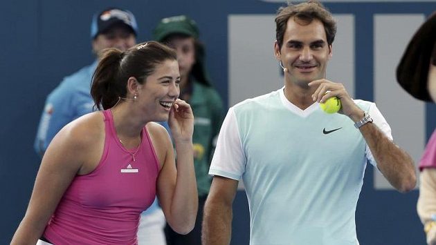 Španělská tenistka Garbiňe Muguruzaová (vlevo) po boku Rogera Federera v Brisbane. Španělská tenistka Garbiňe Muguruzaová (vlevo) po boku Rogera Federera v Brisbane.
