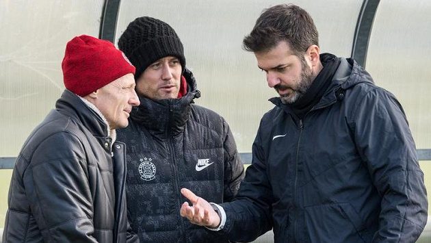 Sportovní ředitel Sparty Zdeněk Ščasný (vlevo), Tomáš Rosický a trenér Andrea Stramaccioni Sportovní ředitel Sparty Zdeněk Ščasný (vlevo), Tomáš Rosický a trenér Andrea Stramaccioni