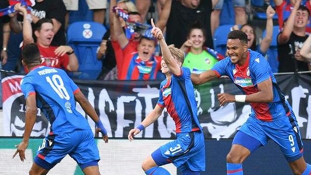 Takto se chtějí fotbalisté Viktorie Plzeň radovat i po čtvrteční odvetě s Brestem. Takto se chtějí fotbalisté Viktorie Plzeň radovat i po čtvrteční odvetě s Brestem.