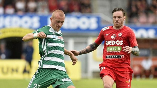 Zleva Daniel Köstl z Bohemians a Ondřej Vaněk z Brna. Zleva Daniel Köstl z Bohemians a Ondřej Vaněk z Brna.