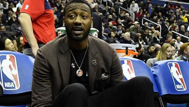 Zraněná hvězda basketbalistů Washingtonu John Wall vysedává jen na lavičce týmu. Zraněná hvězda basketbalistů Washingtonu John Wall vysedává jen na lavičce týmu.