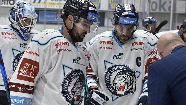 Zleva brankář Petr Kváča z Liberce, Michal Birner z Liberce, Petr Jelínek z Liberce a trenér Liberce Patrik Augusta. Zleva brankář Petr Kváča z Liberce, Michal Birner z Liberce, Petr Jelínek z Liberce a trenér Liberce Patrik Augusta.