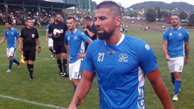 Milan Baroš byl hlavní hvězdou při své premiéře v I. A třídě za rodné Vigantice. Nižší soutěže se však teď ukládají k nucenému spánku... Milan Baroš byl hlavní hvězdou při své premiéře v I. A třídě za rodné Vigantice. Nižší soutěže se však teď ukládají k nucenému spánku...