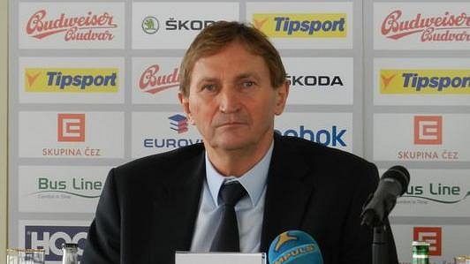 Trenér Alois Hadamczik před turnajem Channel One Cup. Trenér Alois Hadamczik před turnajem Channel One Cup.