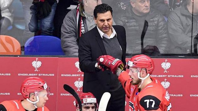 Trenér Hradce Králové Vladimír Růžička. Trenér Hradce Králové Vladimír Růžička.