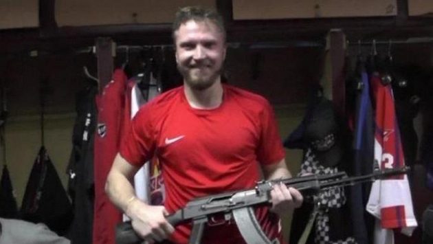 Nejlepší hráči utkání dostávají v Iževsku hodně netradiční cenu. Kalašnikov. Nejlepší hráči utkání dostávají v Iževsku hodně netradiční cenu. Kalašnikov.