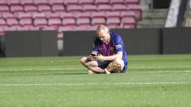 Někdejší kapitán fotbalistů Barcelony Andrés Iniesta veřejně přiznal, že ho během kariéry v katalánském velkoklubu trápily deprese Někdejší kapitán fotbalistů Barcelony Andrés Iniesta veřejně přiznal, že ho během kariéry v katalánském velkoklubu trápily deprese