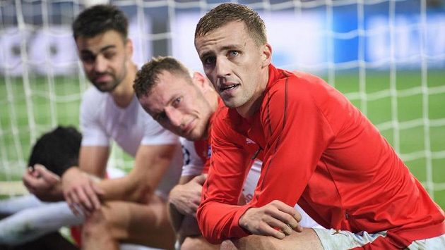 Fotbalisté Slavie Tomáš Souček, Vladimír Coufal a David Hovorka po utkání s Barcelonou. Fotbalisté Slavie Tomáš Souček, Vladimír Coufal a David Hovorka po utkání s Barcelonou.