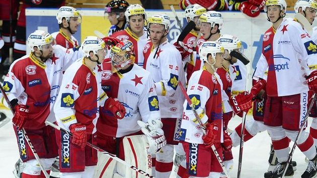 Hokejisté Slavie se radují z výhry nad královéhradeckým Mountfieldem. Hokejisté Slavie se radují z výhry nad královéhradeckým Mountfieldem.