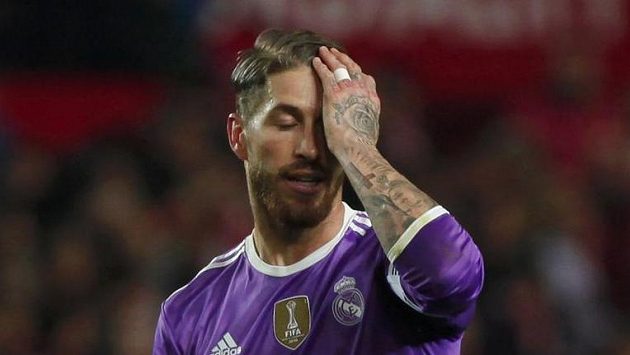 Sergio Ramos z Realu při ligovém utkání v Seville. Sergio Ramos z Realu při ligovém utkání v Seville.