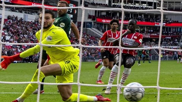 Fotbalisté Feyenoordu Rotterdam deklasovali Eindhoven 4:0 Fotbalisté Feyenoordu Rotterdam deklasovali Eindhoven 4:0