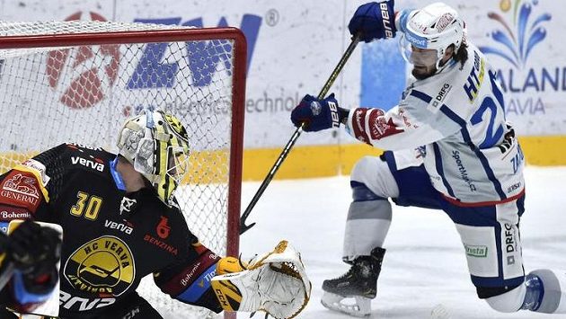 Martin Zaťovič (vpravo) z Brna dává gól Martin Zaťovič (vpravo) z Brna dává gól