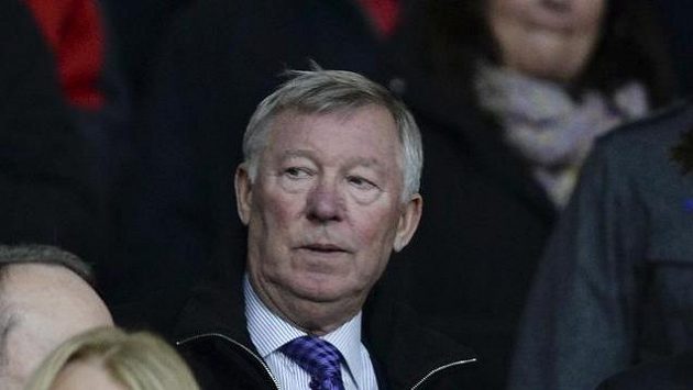 Legendární trenér Sir Alex Ferguson na tribuně Old Trafford. Legendární trenér Sir Alex Ferguson na tribuně Old Trafford.
