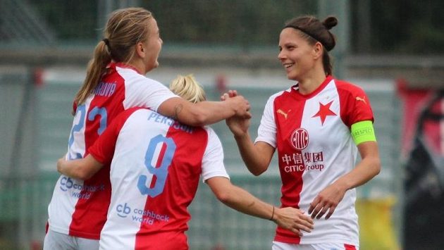 Gólová radost fotbalistek pražské Slavie. Gólová radost fotbalistek pražské Slavie.