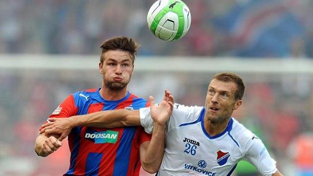Benjamin Vomáčka (vpravo) ještě v dresu Baníku Ostrava. Benjamin Vomáčka (vpravo) ještě v dresu Baníku Ostrava.