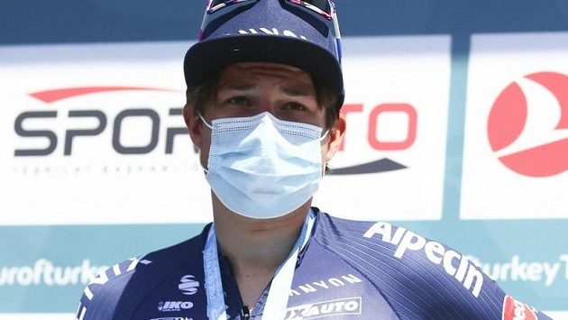 Jasper Philipsen se mohl radovat z vítězství Jasper Philipsen se mohl radovat z vítězství