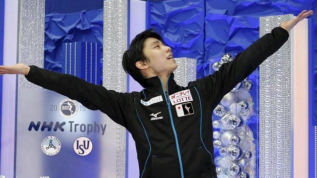Japonský krasobruslař Juzuru Hanju se raduje z dalšího úspěchu. Japonský krasobruslař Juzuru Hanju se raduje z dalšího úspěchu.