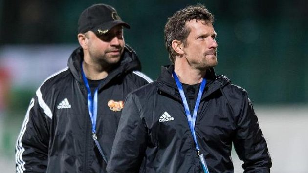 Pavel Drsek (vlevo) střídá v roli hlavního kouče pražské Dukly dosavadního kolegu Jaroslava Hynka (vpravo). Pavel Drsek (vlevo) střídá v roli hlavního kouče pražské Dukly dosavadního kolegu Jaroslava Hynka (vpravo).